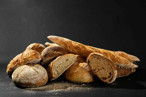 Coș Corporate cu pâine artizanală, ideal pentru companii